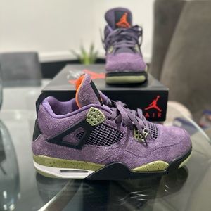 WMNS AIR JORDAN 4 RETRO CANYON PURPLE/SAFETY ORANGE
VIOLET CANON/ORANGE SECURITE